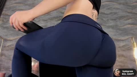 mia_luxor online show from May 15, 11:51 am