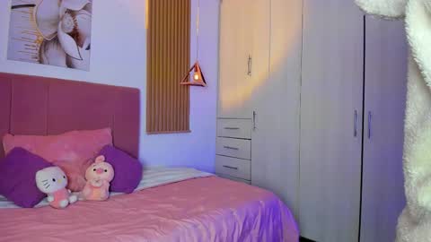 Mia Nevaeh - follow me online show from September 27, 8:28 pm