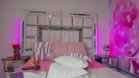 mia online show from May 12, 8:51 pm