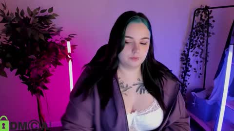 Mia online show from March 1, 1:43 am