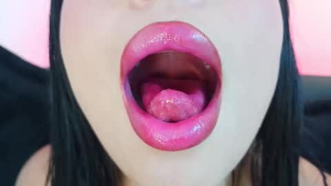 Mia online show from March 29, 10:44 pm