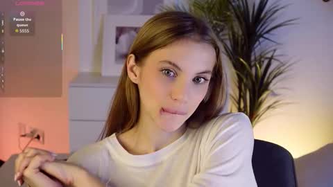 Mia online show from November 17, 6:05 am