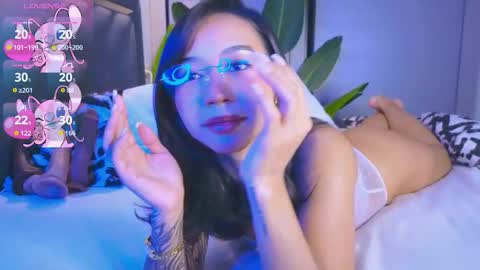 Mia online show from November 22, 2:59 pm