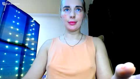 Snapshot of mia_sunnyy chatting on December 17, 11:38 pm Mia. online show from December 17, 11:38 pm