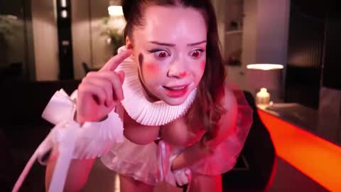 VixenMia online show from October 31, 3:07 am