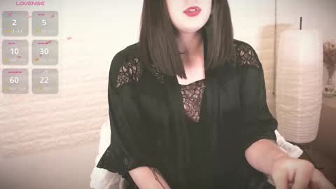 mia_wallase online show from September 18, 1:26 pm