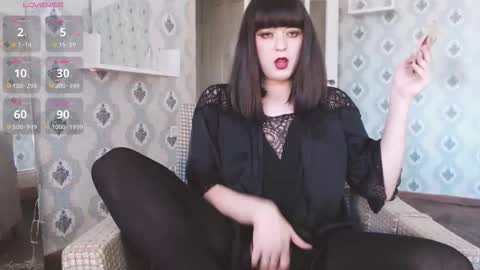 mia_wallase online show from October 5, 8:34 am