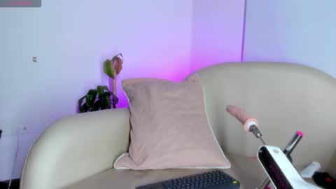 Miaa Foxx online show from March 11, 12:02 am