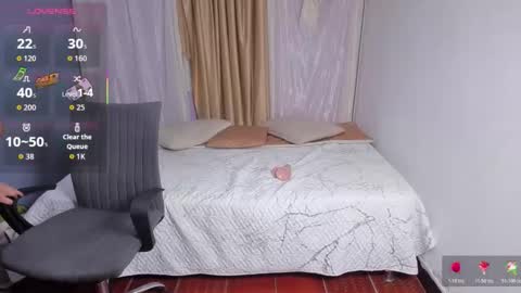 Mia online show from March 12, 1:15 pm