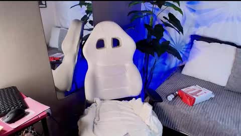 miaa_lee777 online show from October 31, 10:10 pm