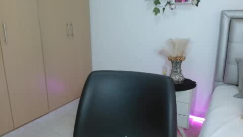 miaa_star_1x online show from May 31, 11:42 am