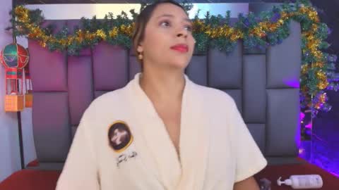 Mia online show from December 3, 12:17 pm