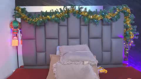 Mia online show from November 29, 12:24 pm