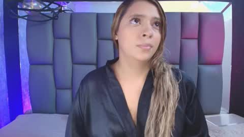 Mia online show from September 18, 12:09 pm