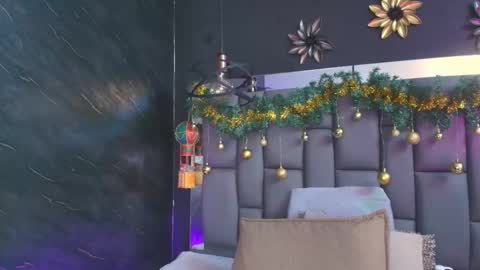 Mia online show from December 22, 12:01 pm