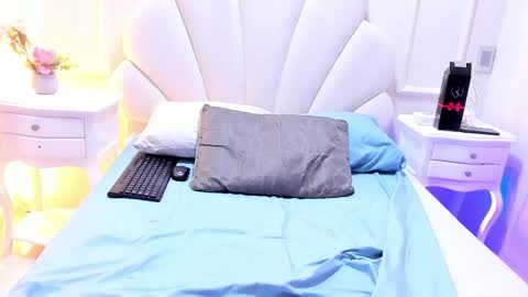 miaakittyy online show from April 29, 11:48 am