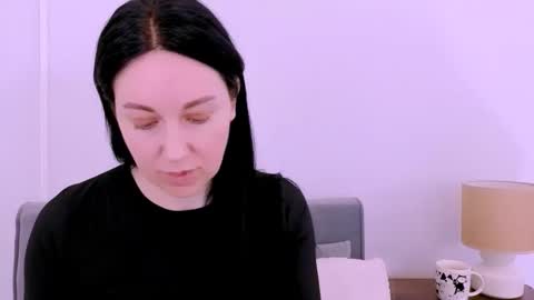 Mia online show from April 17, 3:58 pm