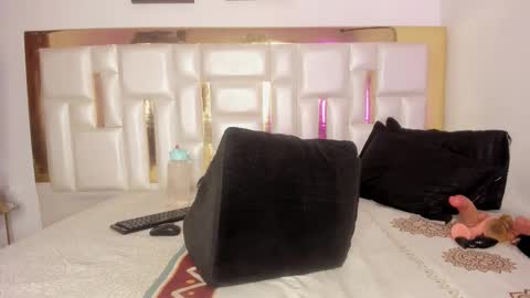 Mia  online show from January 7, 3:44 am