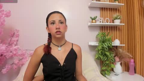 Mia online show from April 29, 11:37 am