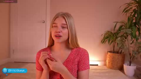 miablueye online show from November 2, 1:33 pm