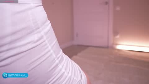 miablueye online show from October 25, 5:24 pm