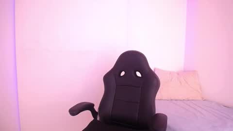 Mia Blum online show from February 26, 12:25 am