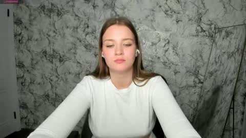 Mia online show from May 15, 8:27 pm