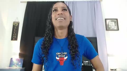 MiaCoock online show from November 7, 5:15 pm