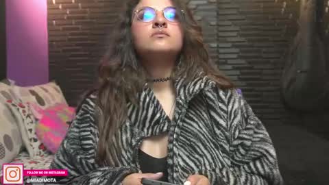 Mia online show from November 1, 7:18 am