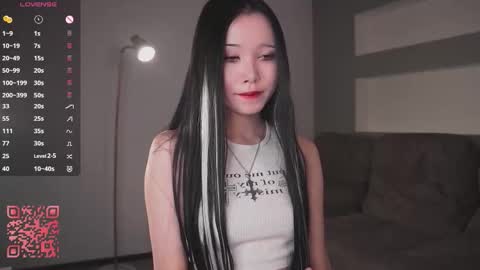 Mia online show from November 2, 8:36 am