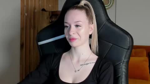 Mia online show from January 9, 5:24 am