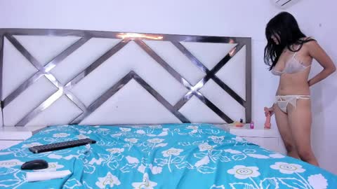 miahillx online show from April 8, 1:47 pm