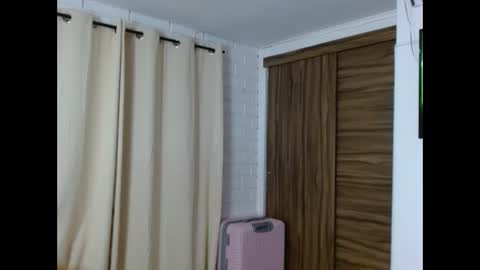 miahott19 online show from December 20, 8:06 am