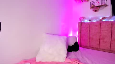 miakha__ online show from January 1, 10:21 am