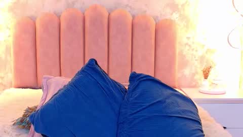 Mia online show from March 6, 4:00 am