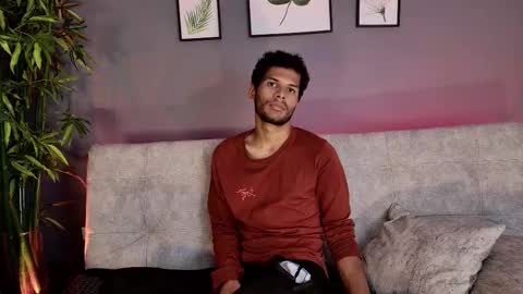 Mia online show from November 18, 6:33 pm