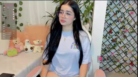 Snapshot of miamaiha chatting on February 23, 3:02 am mia 600am-1000am Colombia time online show from February 23, 3:02 am