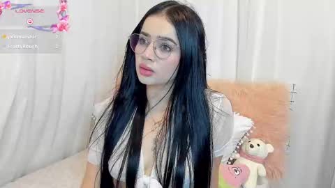Snapshot of miamaiha chatting on October 2, 3:44 pm mia 600am-1000am Colombia time online show from October 2, 3:44 pm