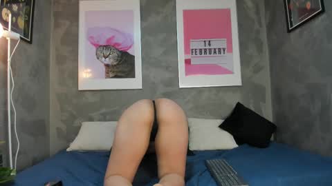 Mia online show from October 2, 9:13 pm