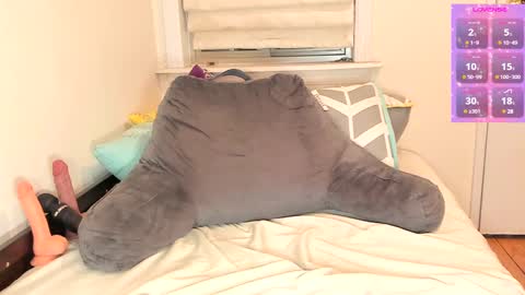 Mia  online show from March 4, 1:45 am