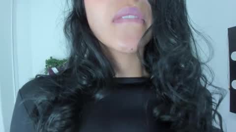 Mia Quevedo online show from November 15, 11:45 am