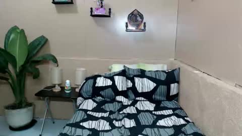 mia online show from February 25, 2:20 pm