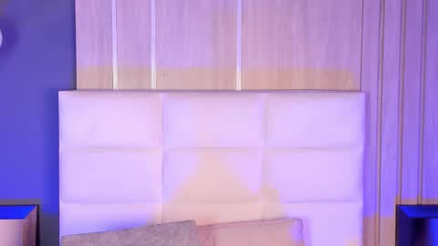 Mia online show from November 19, 9:13 pm