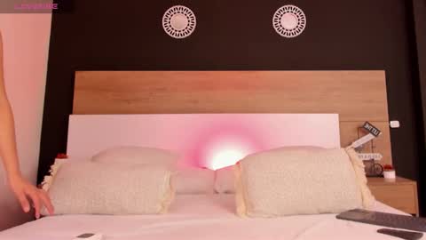 Mia online show from October 5, 3:41 pm