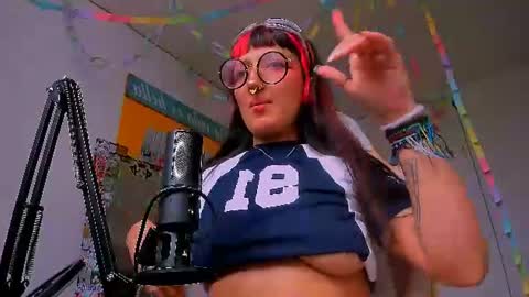 Juanita online show from August 3, 8:48 pm
