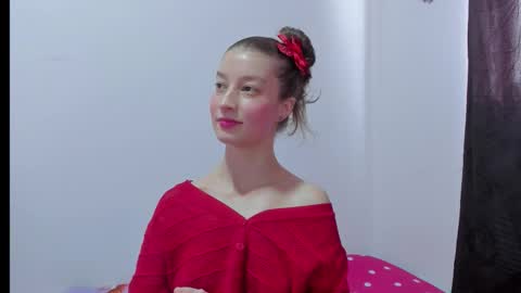 Snapshot of miavolkova_ chatting on September 30, 5:34 pm  Chloe  online show from September 30, 5:34 pm