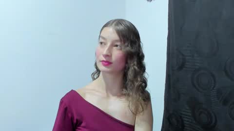 Snapshot of miavolkova_ chatting on September 20, 12:02 am  Chloe  online show from September 20, 12:02 am