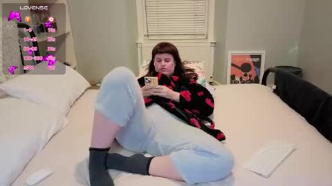 Mia  online show from November 1, 11:15 pm