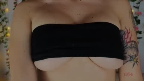 Snapshot of miawinxxx848 chatting on October 9, 10:04 pm Mia Winx  online show from October 9, 10:04 pm