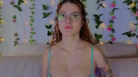 Snapshot of miawinxxx848 chatting on October 21, 9:29 pm Mia Winx  online show from October 21, 9:29 pm